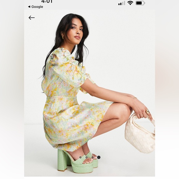 Vero Moda satin mini dress with ruched detail pastel floral - Picture 4 of 8